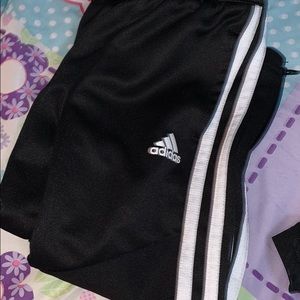 Adidas size 4t